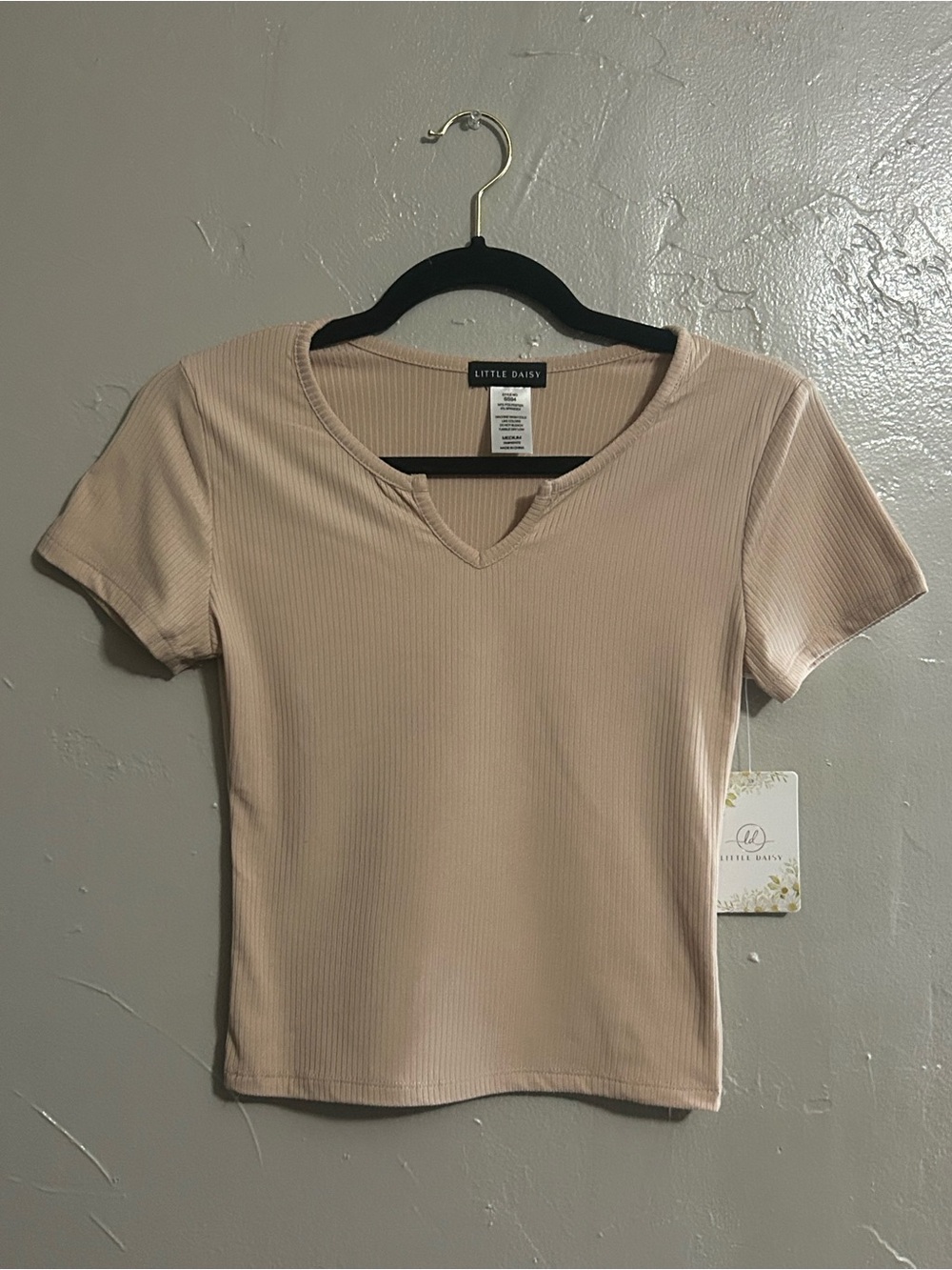 Little daisy Short Sleeve Ribbed V-Notch Tee - Blush
